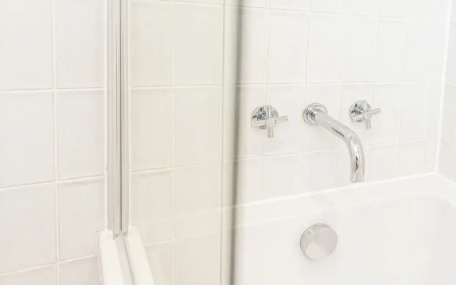 Bright & Airy 2BD - 10min walk to Centre
