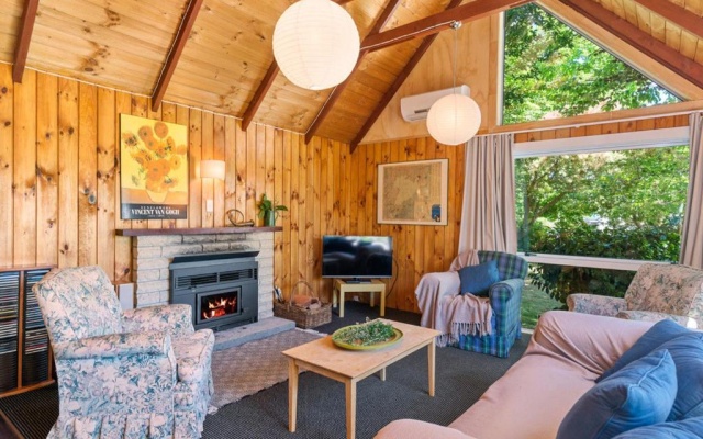 Copper Beech Cottage - Wharewaka Holiday Home – Guest Rooms – Taupo