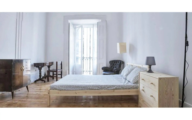 Locals Hostel & Suites