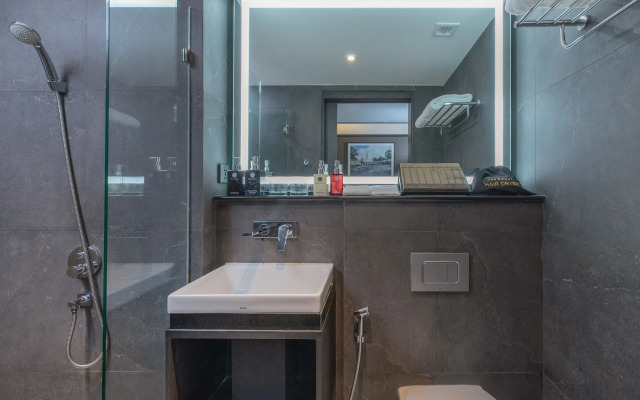 The Gravitique Hotel Khaosan