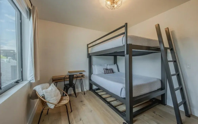 Whitefish Loft, Downtown Condo for 6