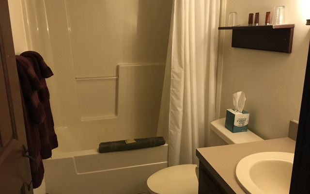 Inn at Millrace Pond