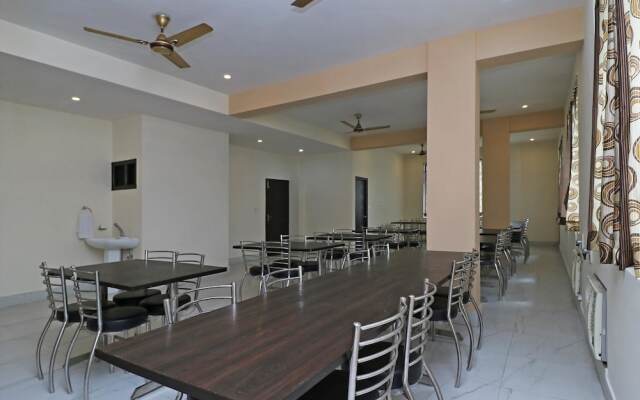 OYO 4798 Hotel Periwal Premium