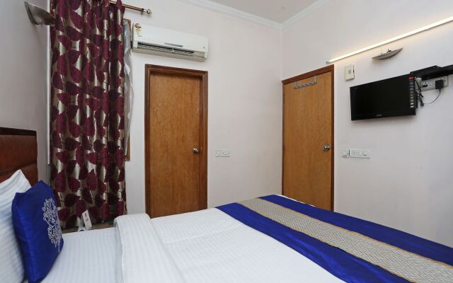 OYO 7578 Hotel Luck Residency