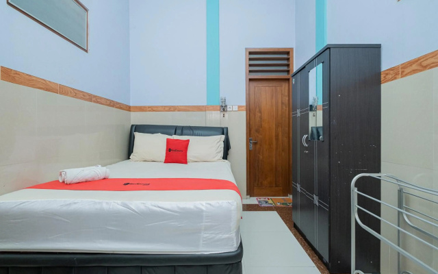 RedDoorz Syariah near Alun Alun Bojonegoro – Guest Rooms – Bojonegoro