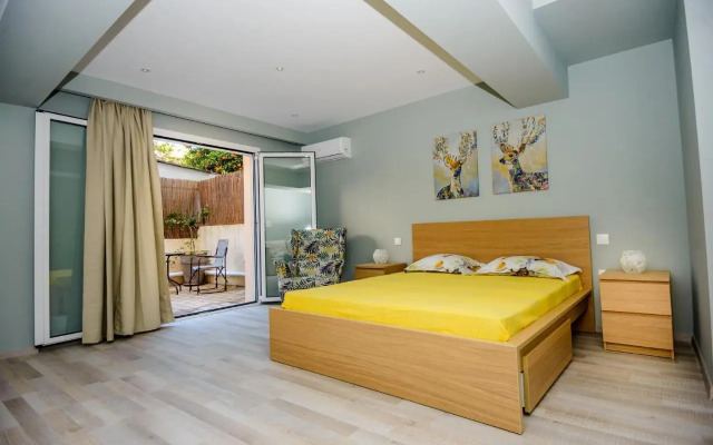 Nikos' Garden Apartment