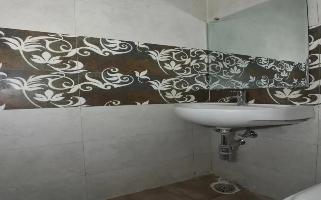 Hotel Aura by OYO Rooms