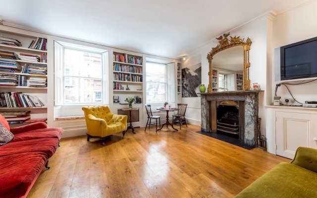Classic Covent Garden Home by Trafalgar Square