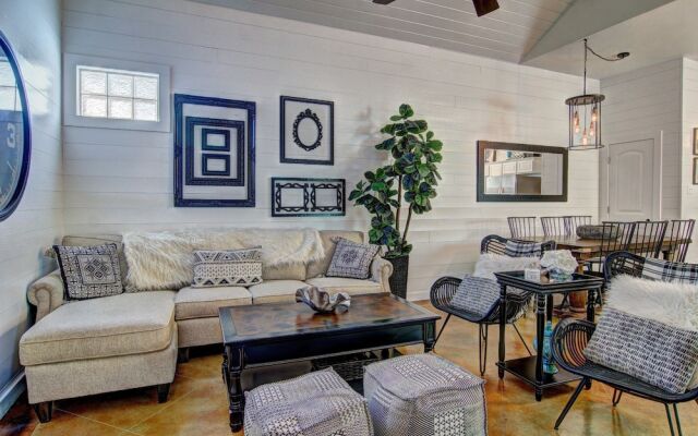 7th Sunrise 3 Bedroom Condo by RedAwning