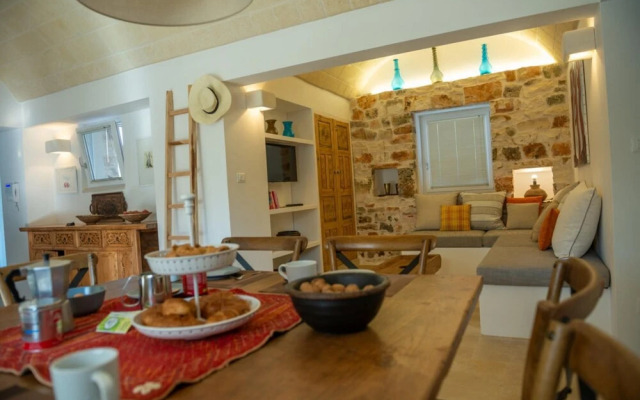 Traditional Trullo la Specchia
