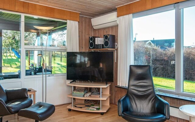6 Person Holiday Home in Glesborg