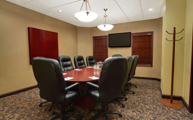 Best Western Plus Winnipeg Airport Hotel