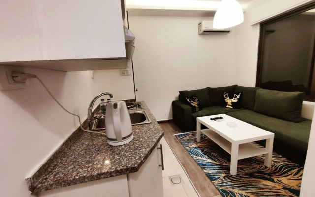 "28 1- Lovely Apartment Close to all Services"
