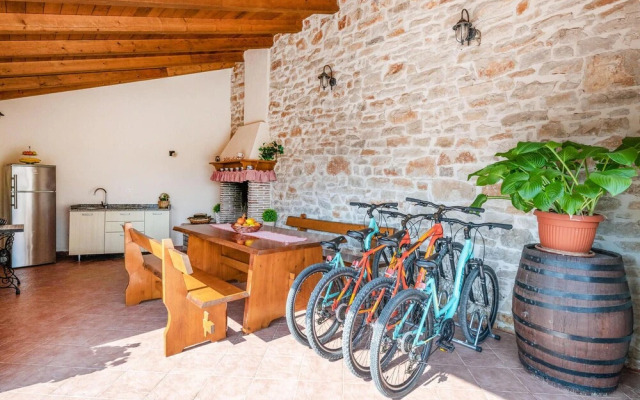 Beautiful Home in Pula With Wifi and 3 Bedrooms