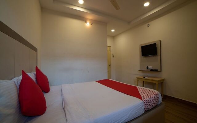 Oyo 45408 Hotel Ambassador