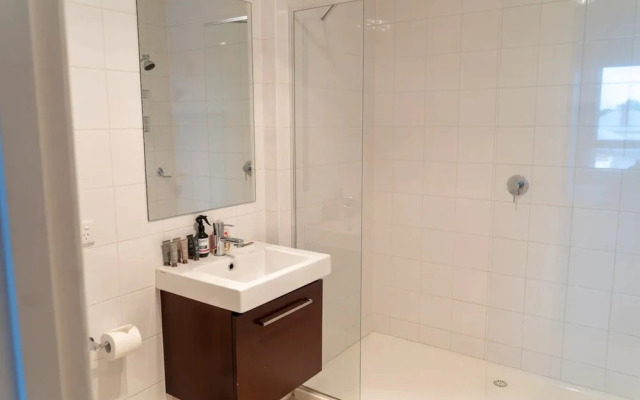 Modern 2 Bedroom Apartment In Brunswick