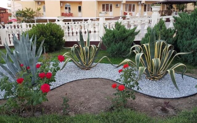 Hotel Aqua Villa