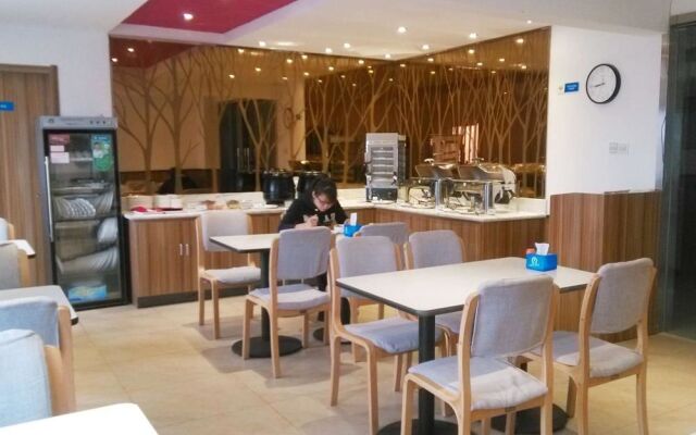 Eaka 365 Hotel