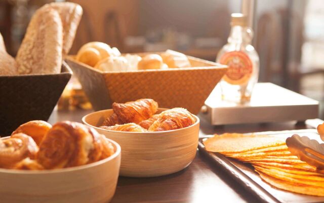 Novotel Kolkata Hotel & Residences Hotel