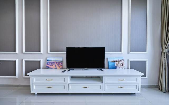 OYO Home 1143 Elegant 2br I-soho I-city
