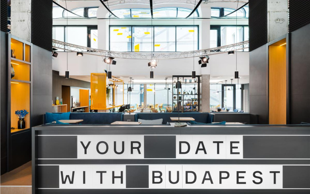 D8 Hotel