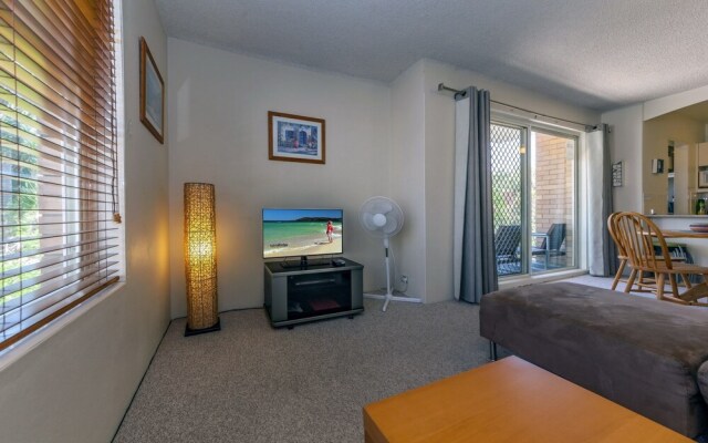 Apanie, 3/12 Kurrawa Close,