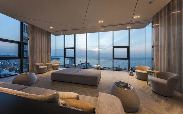 A Luxury 2 Bedrooms The Base Downtown