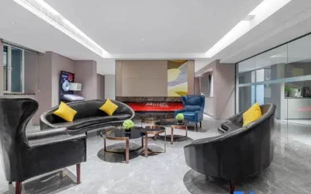 Homeinn Selected Hotel (Urumqi Convention Wuyue Plaza)