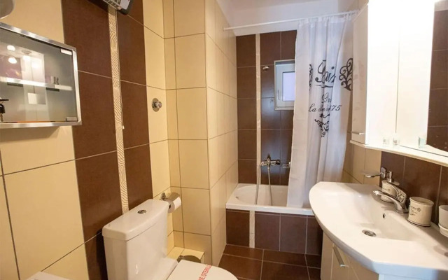 V Luxury Apartment 4
