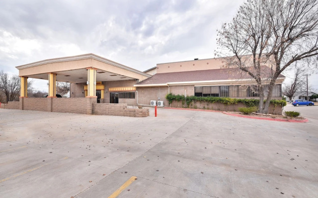 Grand Prairie Hotel