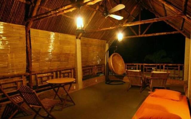 Lang Ca Voi The Whales Village Guesthouse