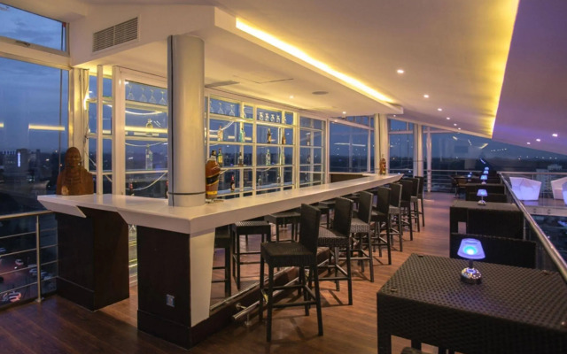 Diamond Plaza Apartments