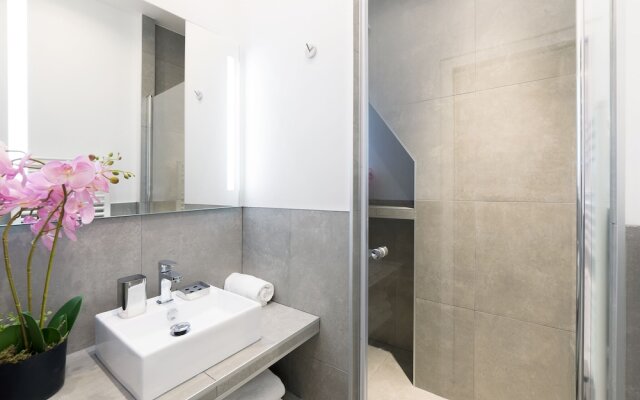 LUX 4BDR Opera Lafayette 3 by Livinparis