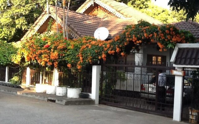 Near Train Guesthouse