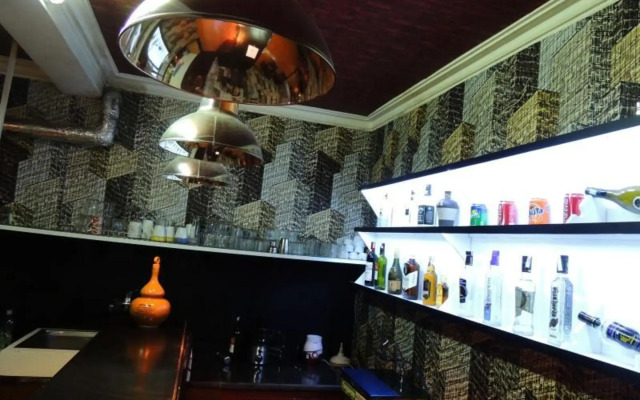 Ha Long Happy Hostel - Adults Only