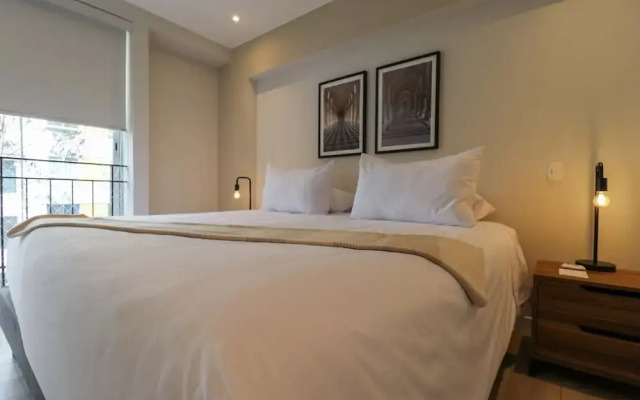 w Charming 2BR w Balcony in Miraflores