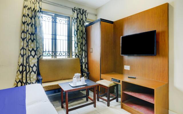 SPOT ON 75361 Sarovar Inn