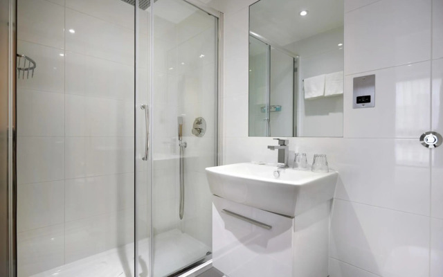 V Hotel Bencoolen