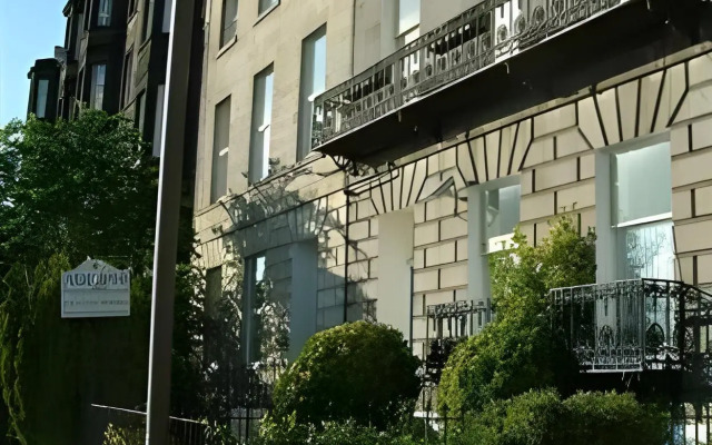 Adelphi Hotel
