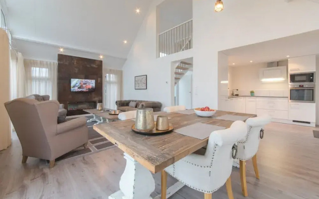 Stylish Holiday Home with Fireplace near Oosterschelde