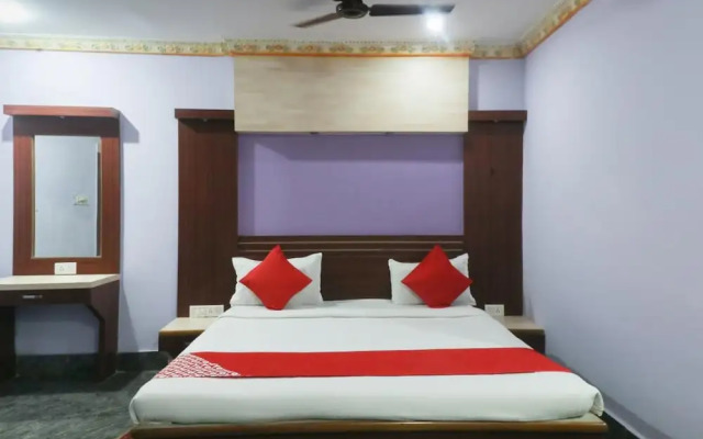 OYO 49639 Nirmala Residency