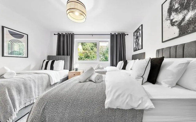 2BR Flat, Free Parking, Close to Airport & Centre