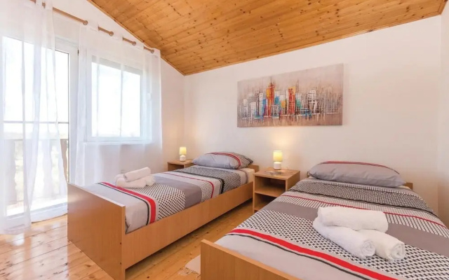 Beautiful Home in Nadin With Wifi and 3 Bedrooms