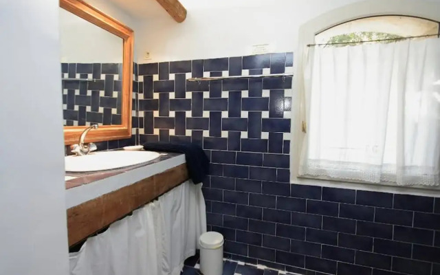 Provencal Villa in the Heart of the Luberon Scrubland