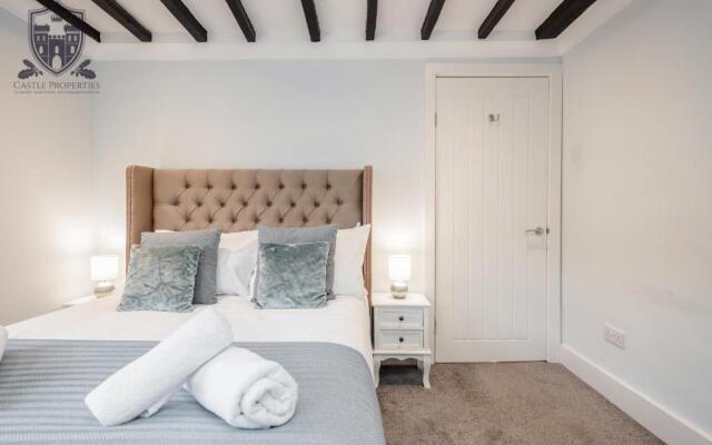 Castle Properties: The Sovereign 5 Bed Town House