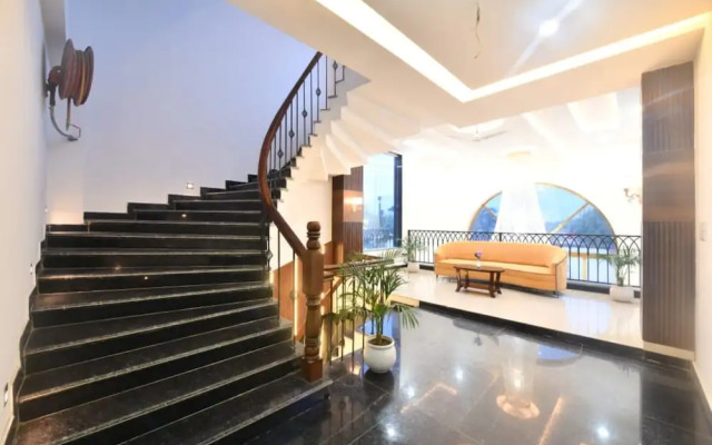 Click Hotel Narayana