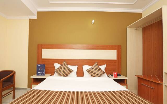 OYO 9948 Hotel Apple Pie