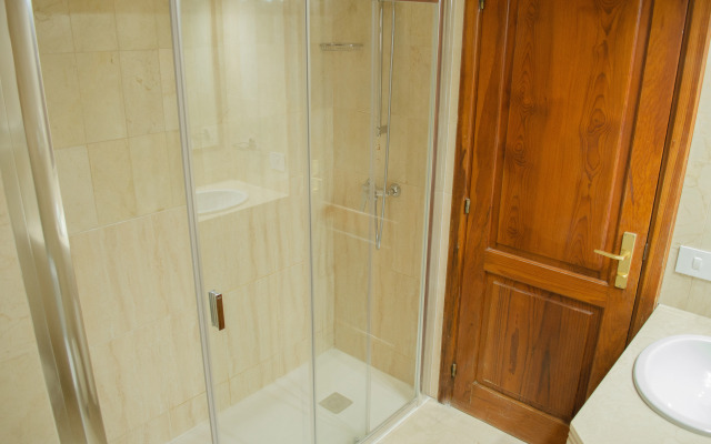 Klayman Olivina Aparthotel