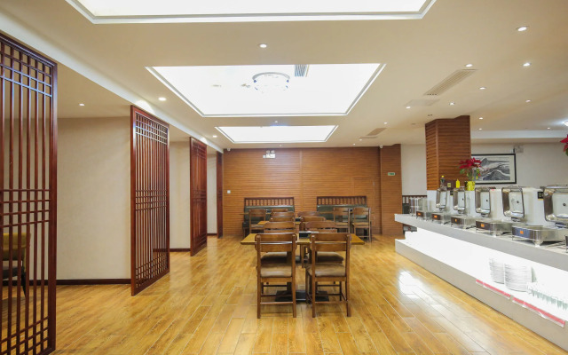 New Knight Royal Hotel Airport and International Resort