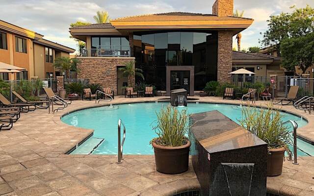 Uptown Simplicity - 3 Bedroom by Casago